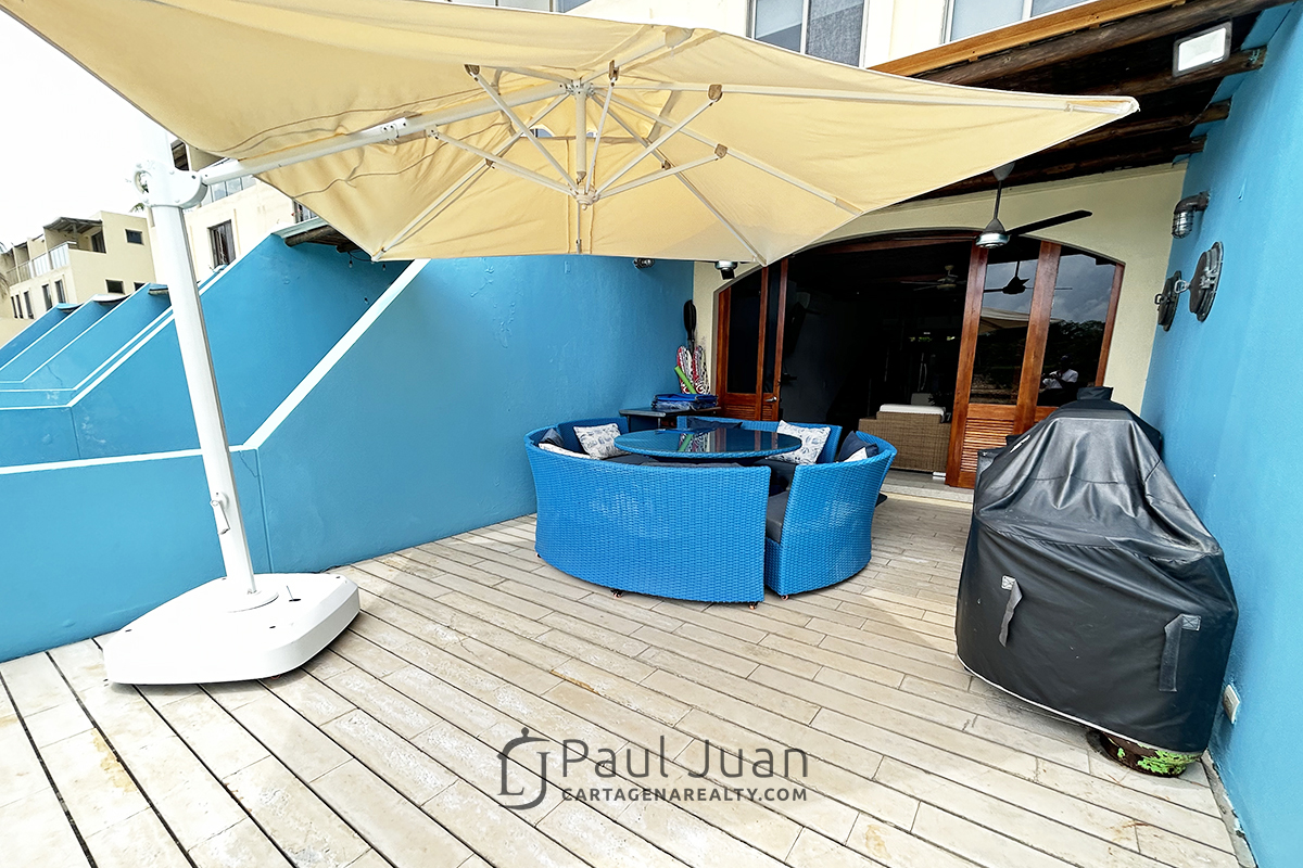 Fabulous nautical townhouse